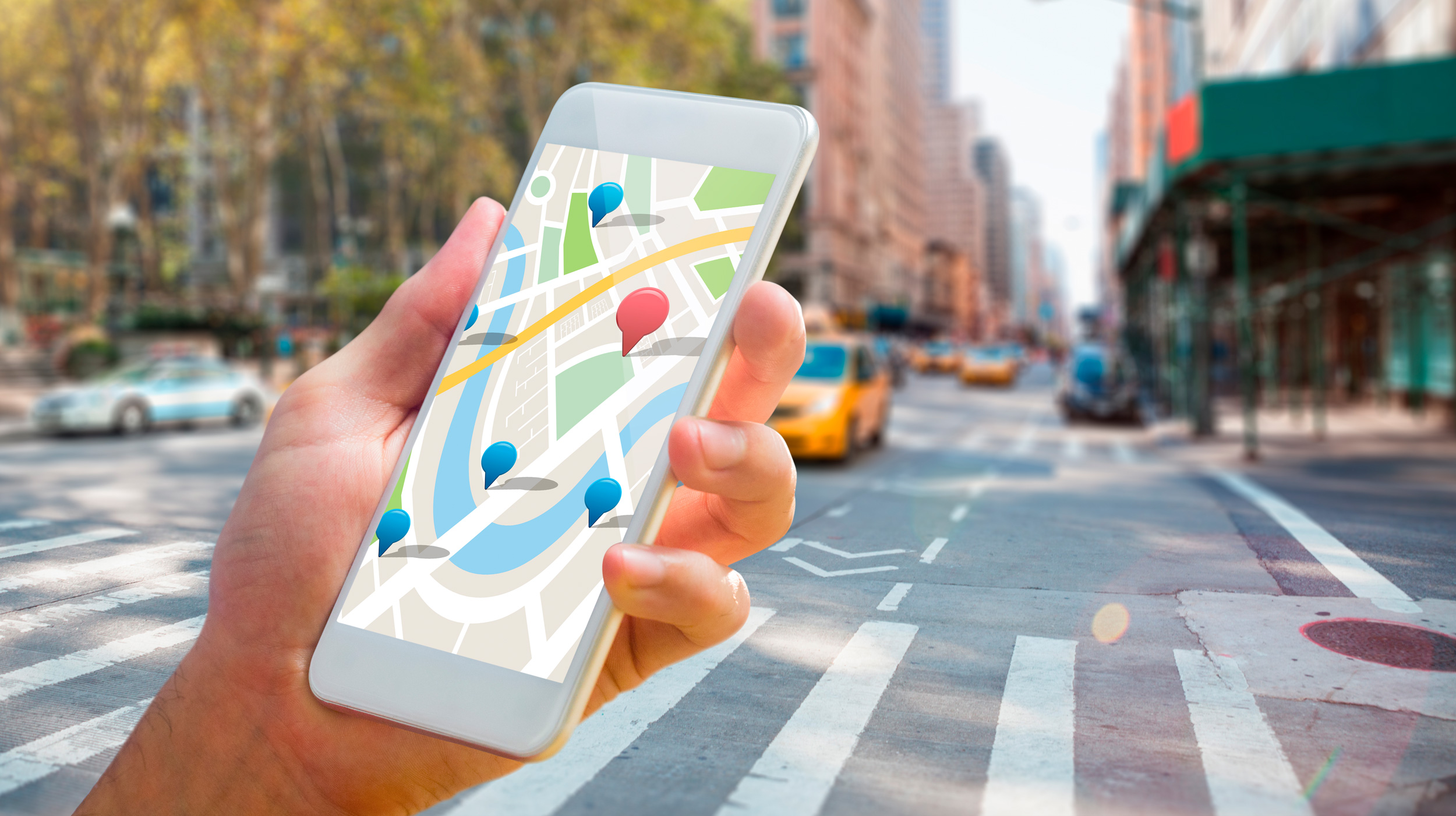 imagen-compuesta-de-hombre-usando-la-aplicacion-de-mapas-en-el-telefono